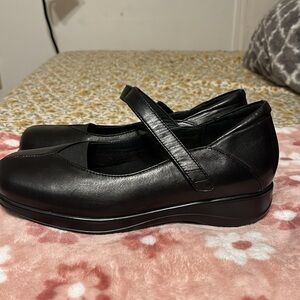 New, no tags 38W